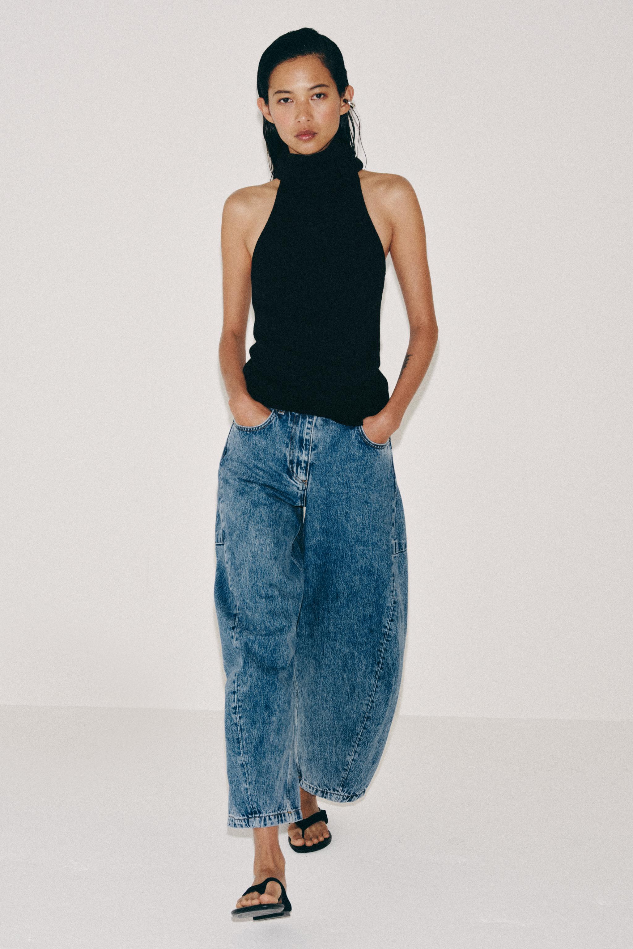 HIGH NECK SLEEVELESS TOP